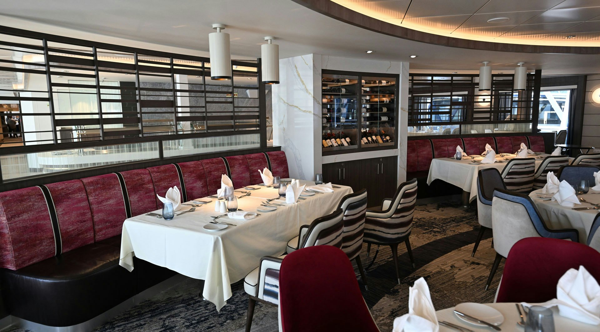 The Hut Restaurant — Casual-Dining "The Hut"